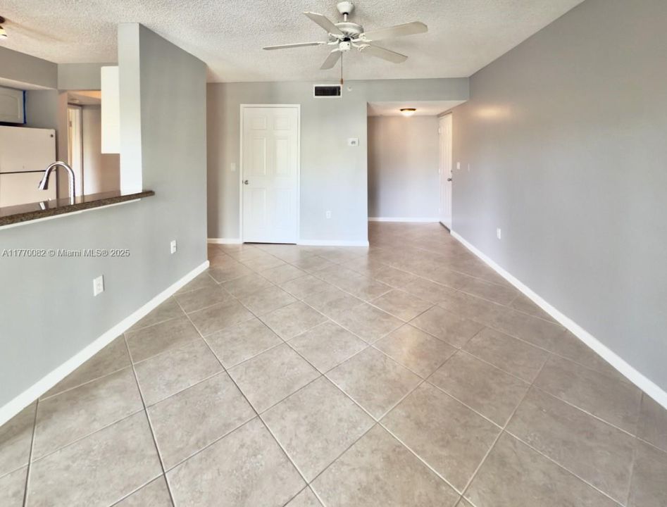Recently Rented: $1,800 (1 beds, 1 baths, 707 Square Feet)