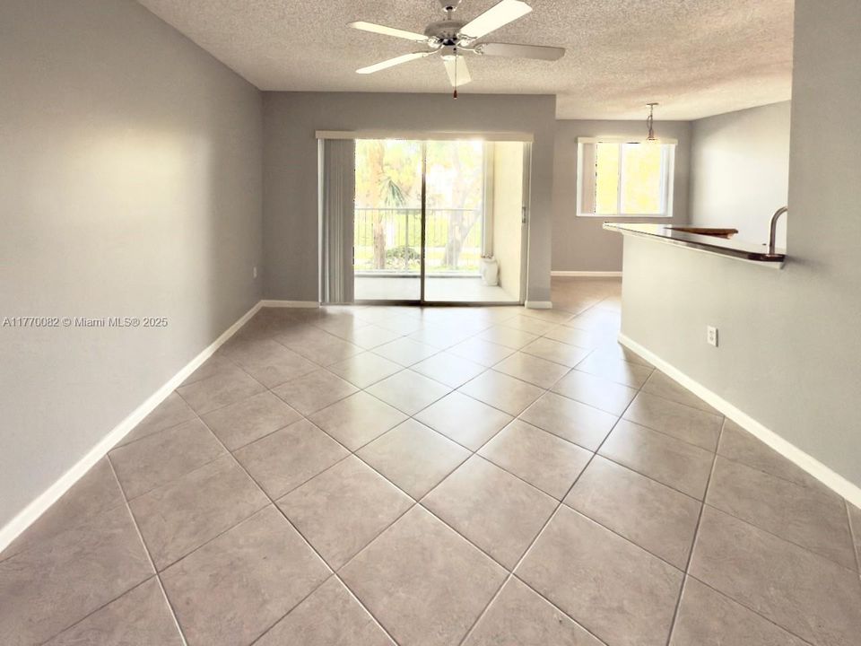 Recently Rented: $1,800 (1 beds, 1 baths, 707 Square Feet)