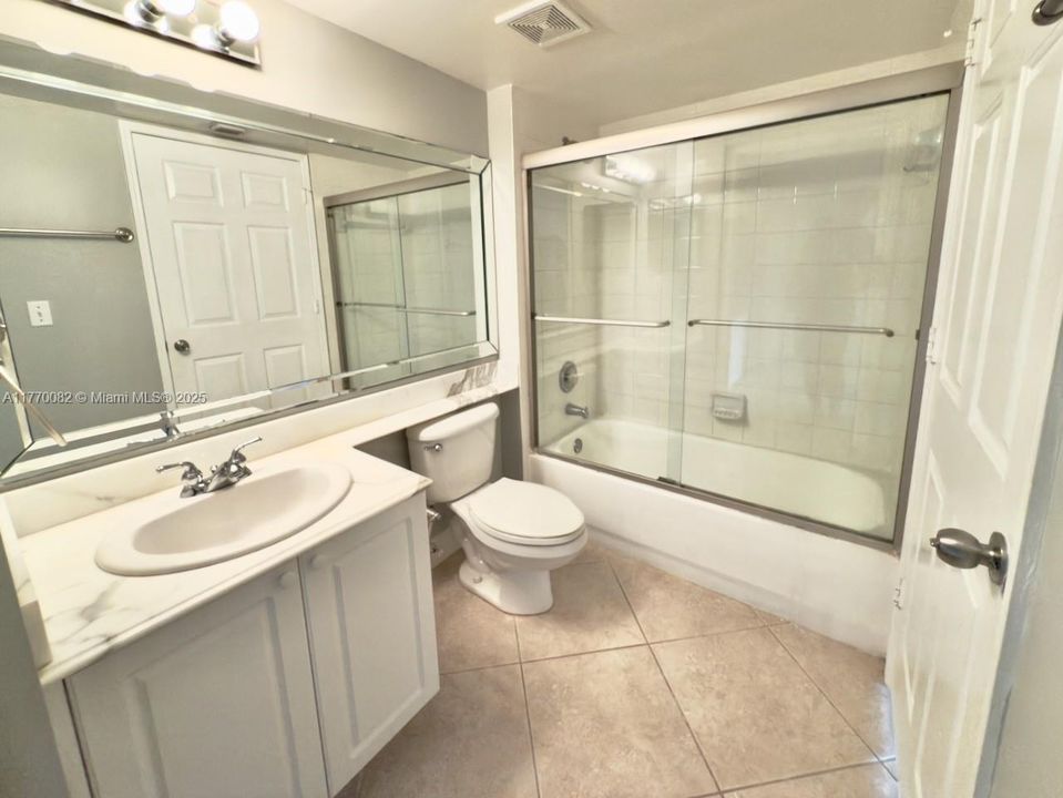 Recently Rented: $1,800 (1 beds, 1 baths, 707 Square Feet)