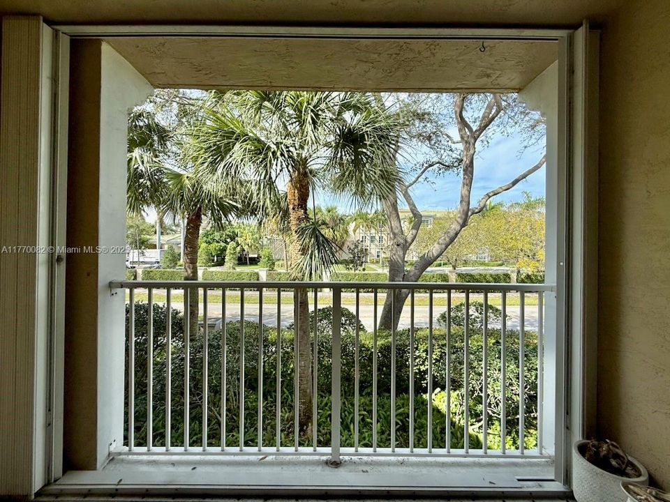 Recently Rented: $1,800 (1 beds, 1 baths, 707 Square Feet)