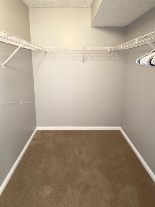 Recently Rented: $1,800 (1 beds, 1 baths, 707 Square Feet)