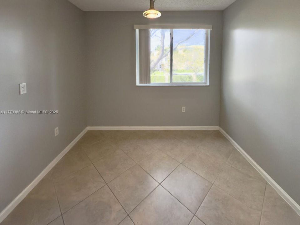 Recently Rented: $1,800 (1 beds, 1 baths, 707 Square Feet)