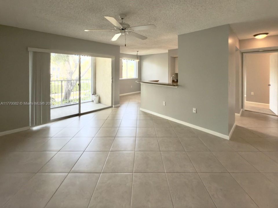 Recently Rented: $1,800 (1 beds, 1 baths, 707 Square Feet)