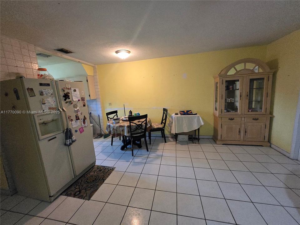 Recently Sold: $670,000 (4 beds, 3 baths, 1726 Square Feet)