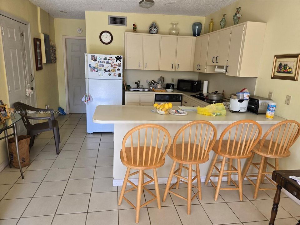 Recently Sold: $670,000 (4 beds, 3 baths, 1726 Square Feet)