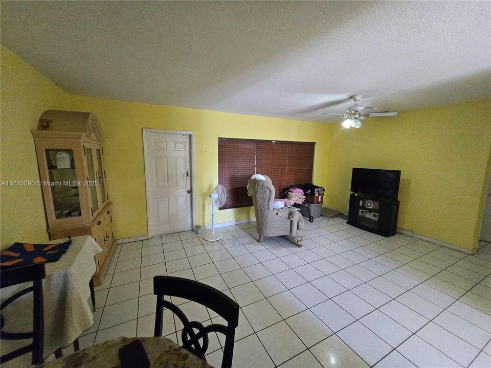 Recently Sold: $670,000 (4 beds, 3 baths, 1726 Square Feet)