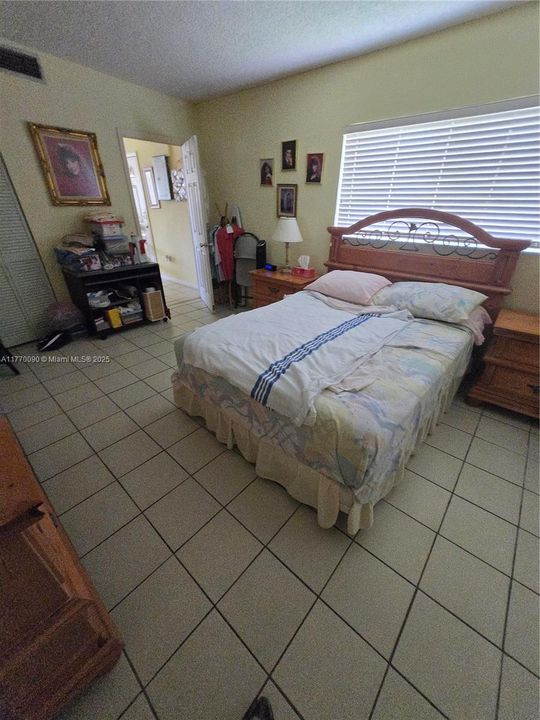 Recently Sold: $670,000 (4 beds, 3 baths, 1726 Square Feet)