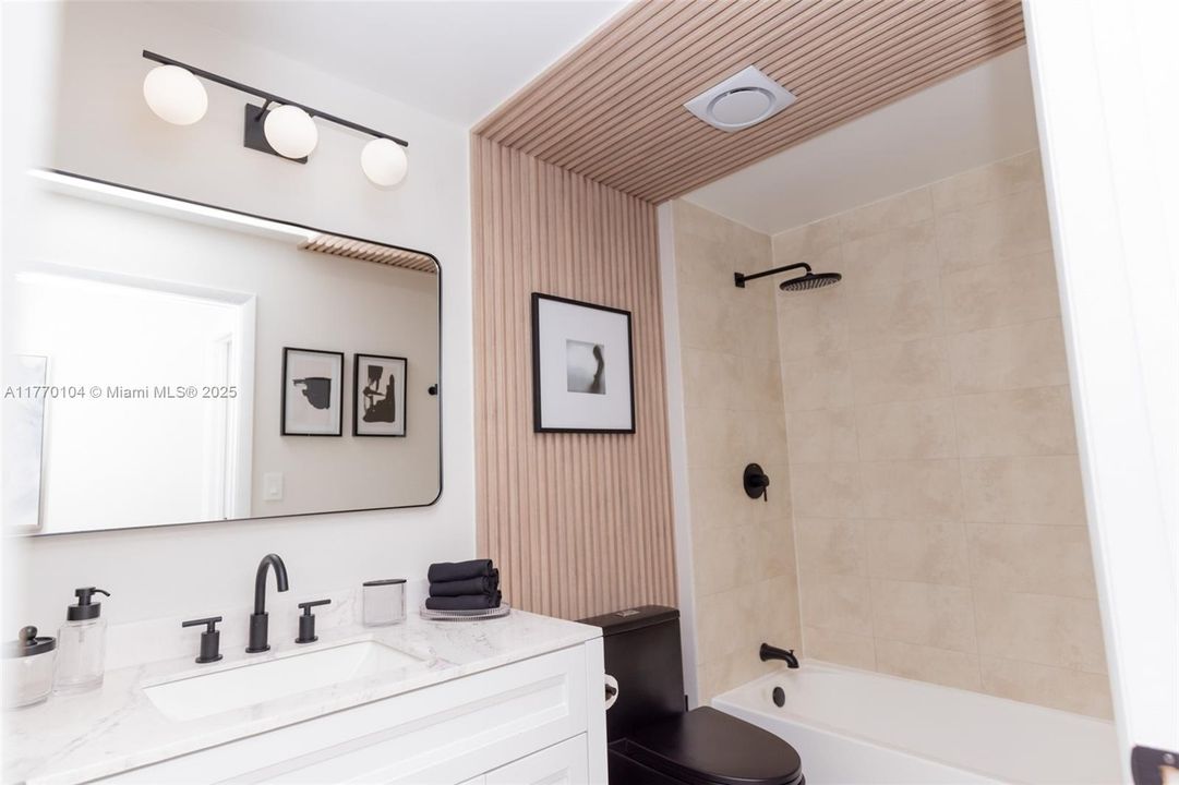 Recently Sold: $460,000 (1 beds, 1 baths, 651 Square Feet)