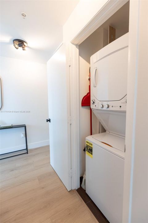 Recently Sold: $460,000 (1 beds, 1 baths, 651 Square Feet)