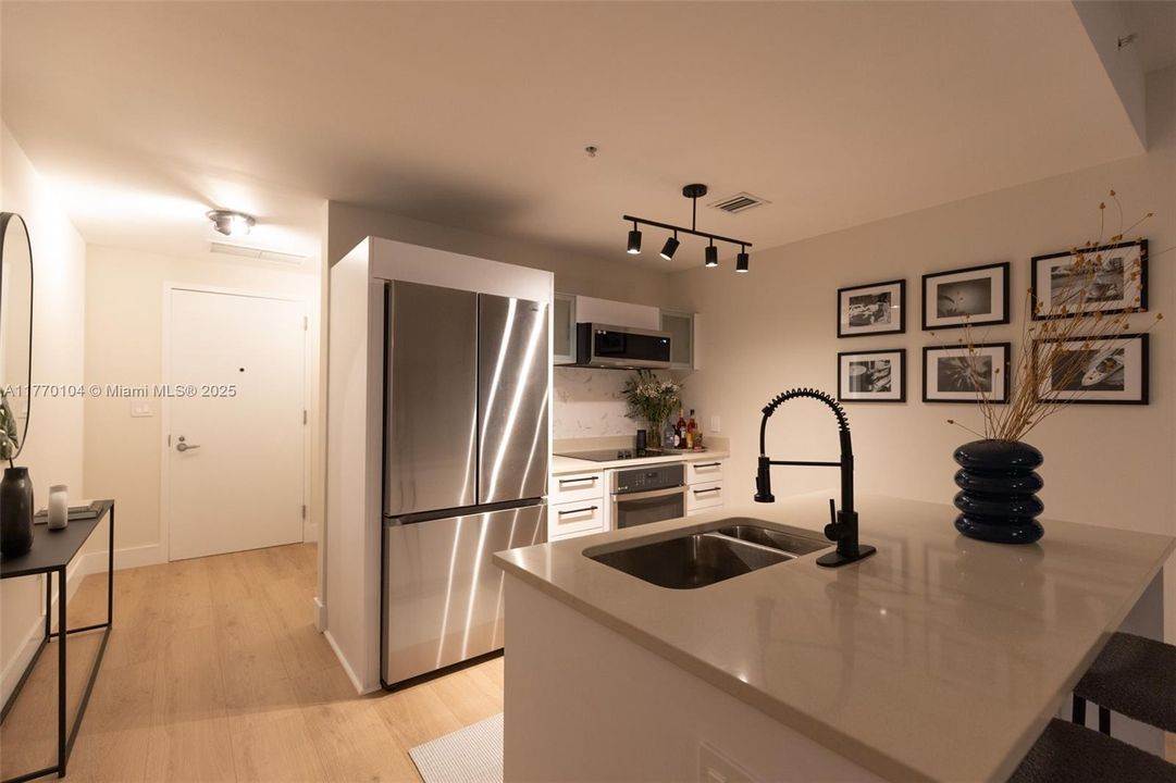 Recently Sold: $460,000 (1 beds, 1 baths, 651 Square Feet)