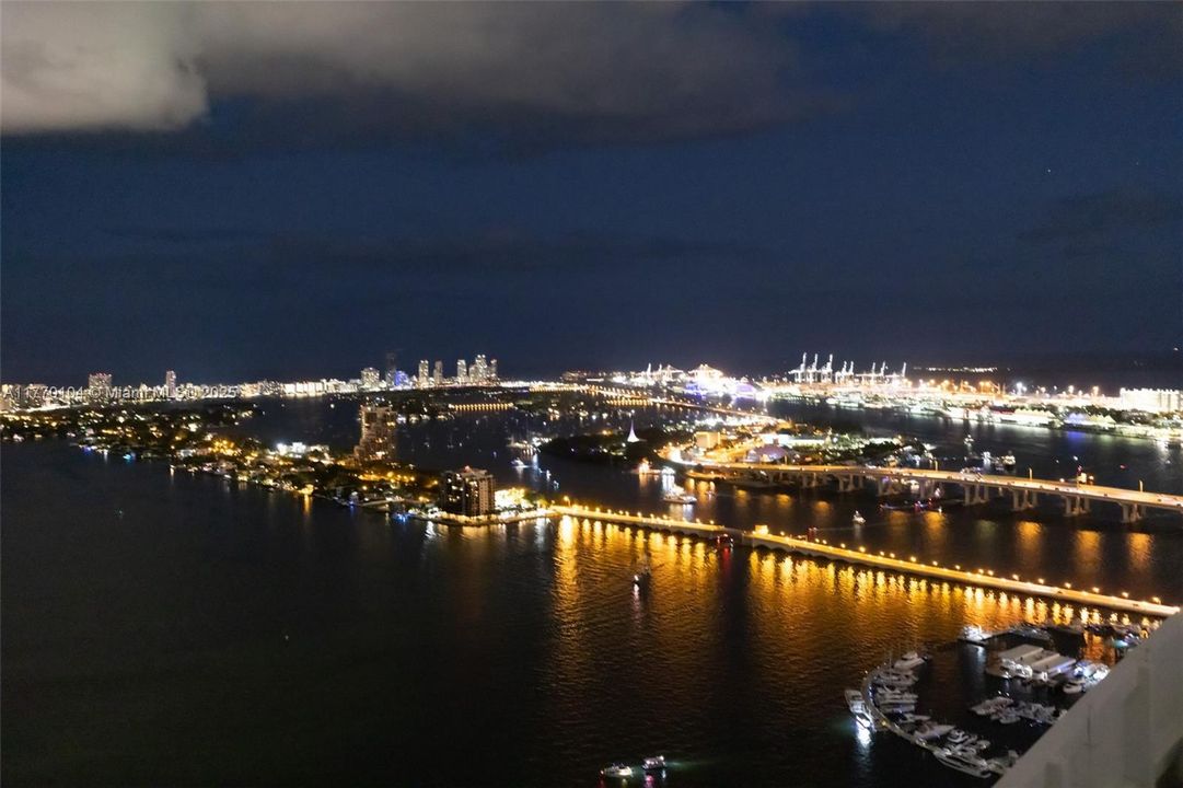 Recently Sold: $460,000 (1 beds, 1 baths, 651 Square Feet)