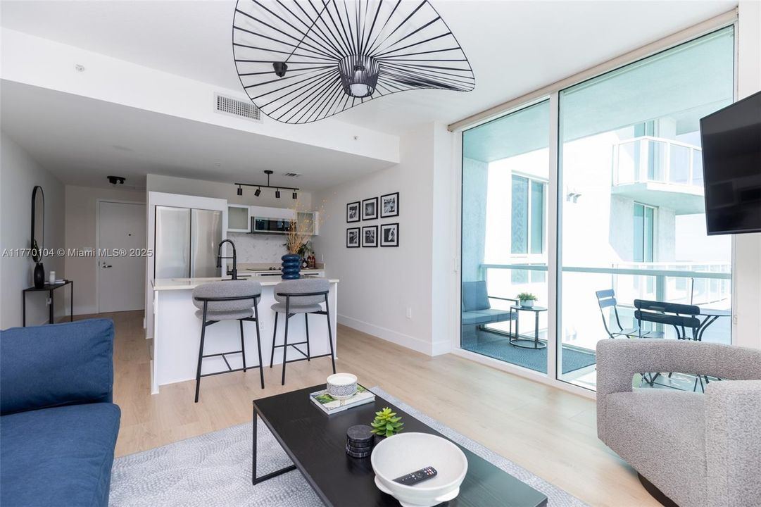 Recently Sold: $460,000 (1 beds, 1 baths, 651 Square Feet)