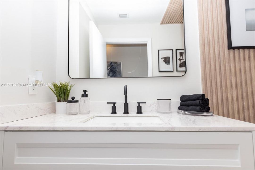 Recently Sold: $460,000 (1 beds, 1 baths, 651 Square Feet)