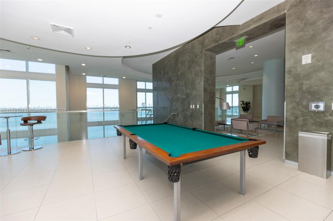 Recently Sold: $460,000 (1 beds, 1 baths, 651 Square Feet)