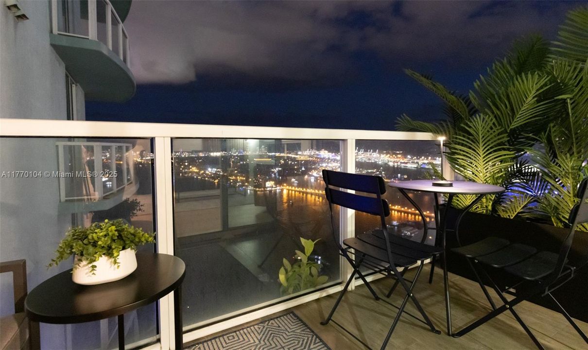 Recently Sold: $460,000 (1 beds, 1 baths, 651 Square Feet)