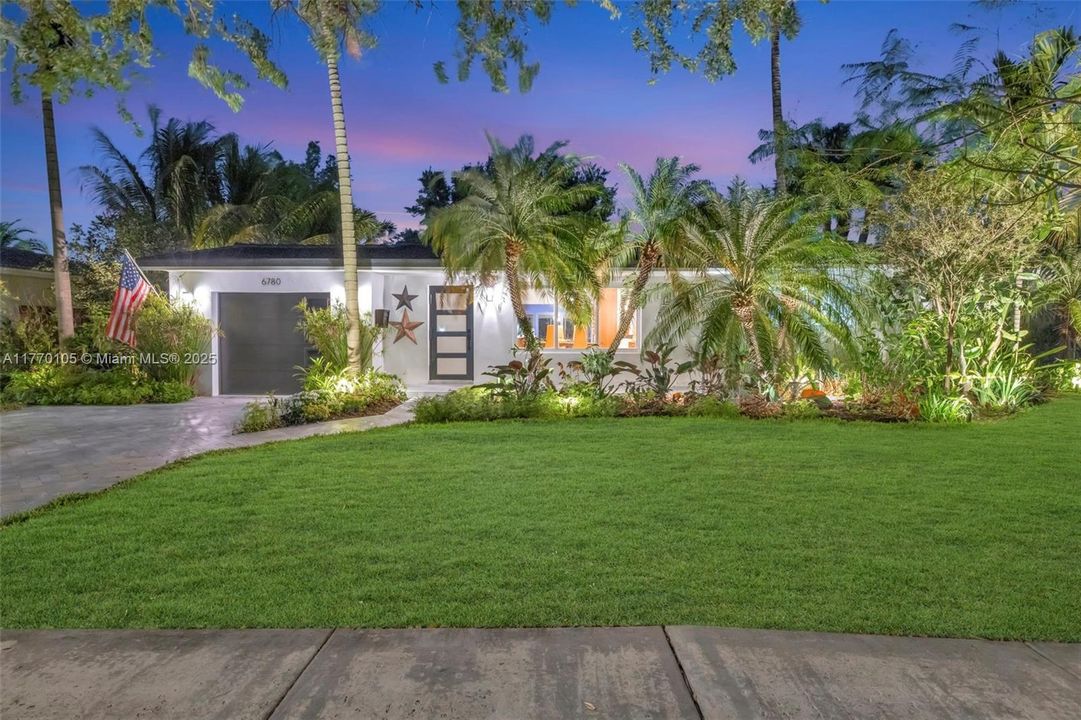 Recently Sold: $899,999 (3 beds, 2 baths, 1578 Square Feet)