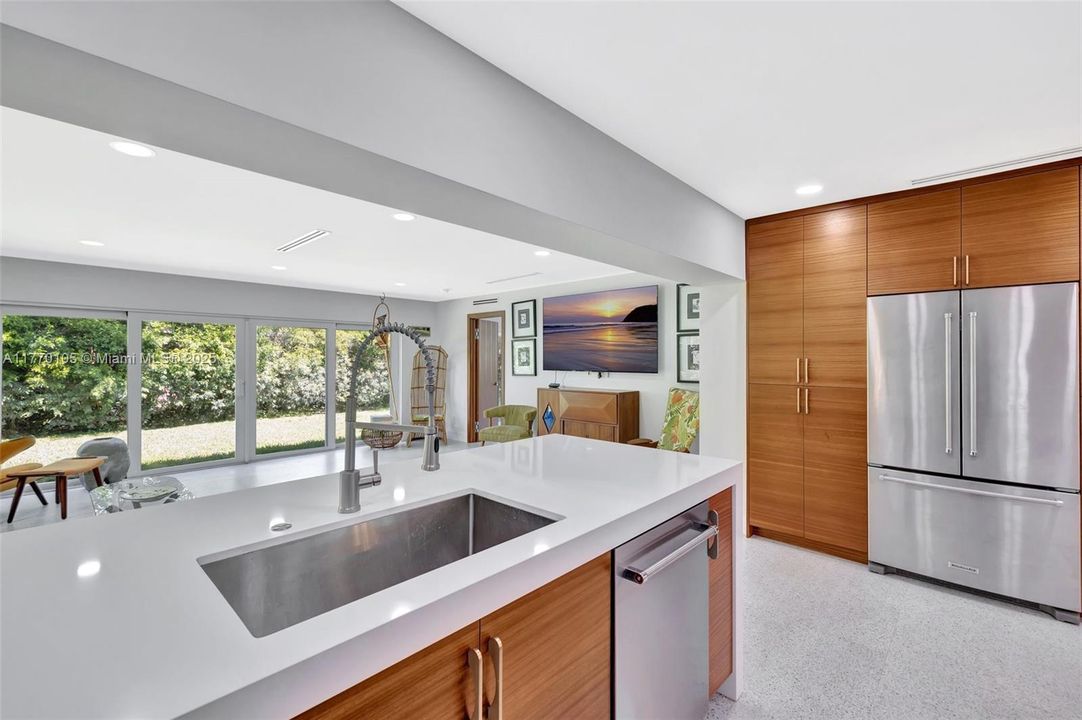 Recently Sold: $899,999 (3 beds, 2 baths, 1578 Square Feet)