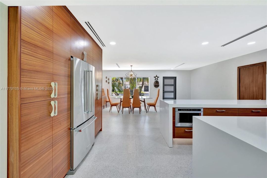 Recently Sold: $899,999 (3 beds, 2 baths, 1578 Square Feet)