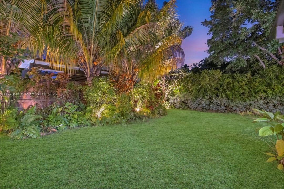 Recently Sold: $899,999 (3 beds, 2 baths, 1578 Square Feet)