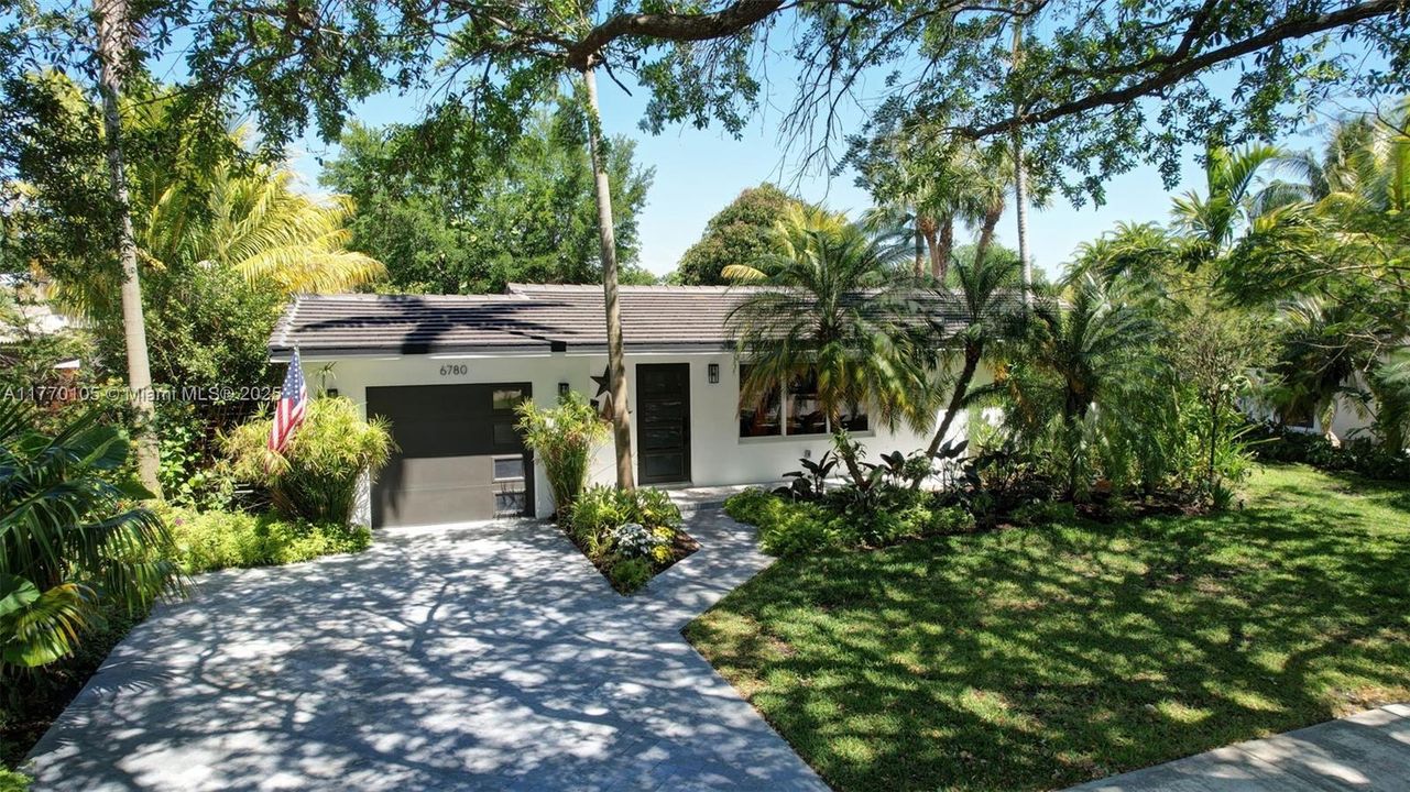 Recently Sold: $899,999 (3 beds, 2 baths, 1578 Square Feet)