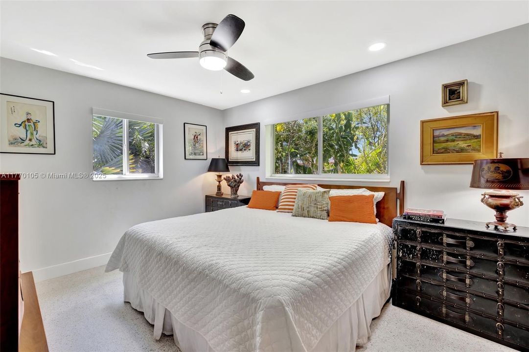 Recently Sold: $899,999 (3 beds, 2 baths, 1578 Square Feet)