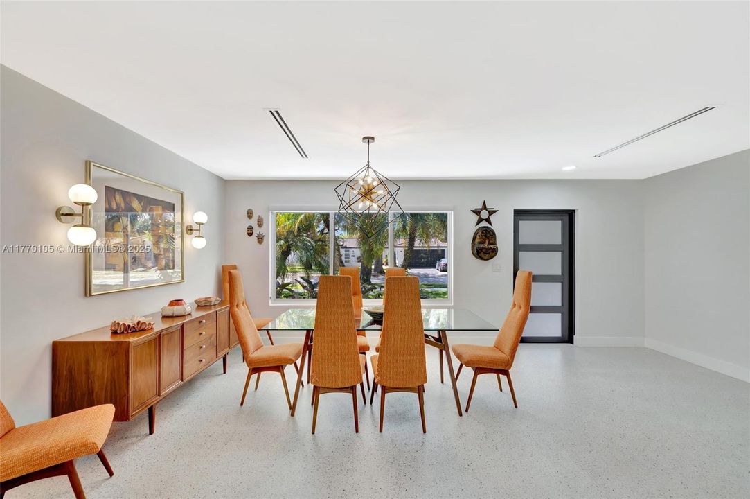 Recently Sold: $899,999 (3 beds, 2 baths, 1578 Square Feet)