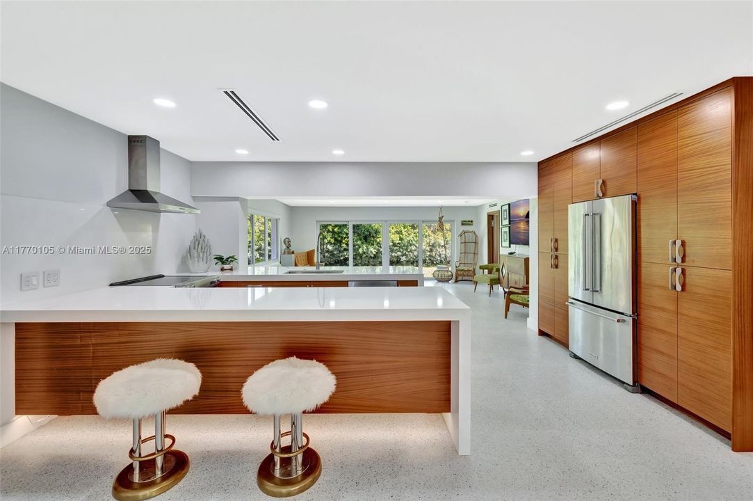 Recently Sold: $899,999 (3 beds, 2 baths, 1578 Square Feet)