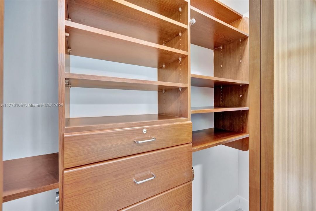 Recently Sold: $899,999 (3 beds, 2 baths, 1578 Square Feet)