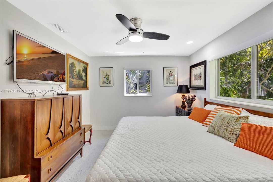 Recently Sold: $899,999 (3 beds, 2 baths, 1578 Square Feet)