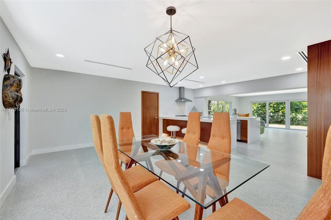 Recently Sold: $899,999 (3 beds, 2 baths, 1578 Square Feet)