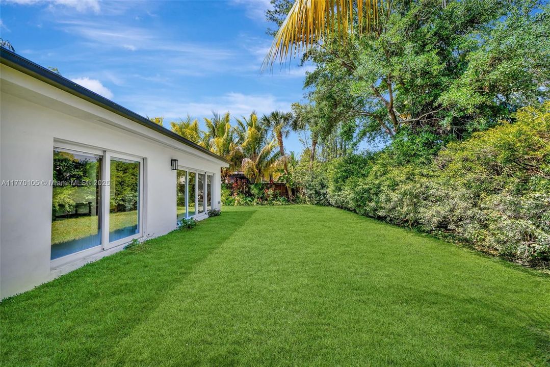 Recently Sold: $899,999 (3 beds, 2 baths, 1578 Square Feet)