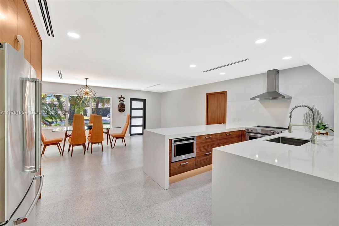 Recently Sold: $899,999 (3 beds, 2 baths, 1578 Square Feet)