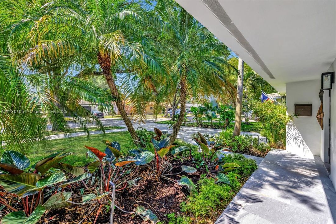 Recently Sold: $899,999 (3 beds, 2 baths, 1578 Square Feet)