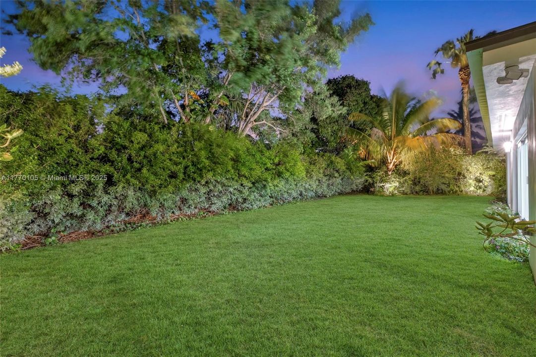 Recently Sold: $899,999 (3 beds, 2 baths, 1578 Square Feet)