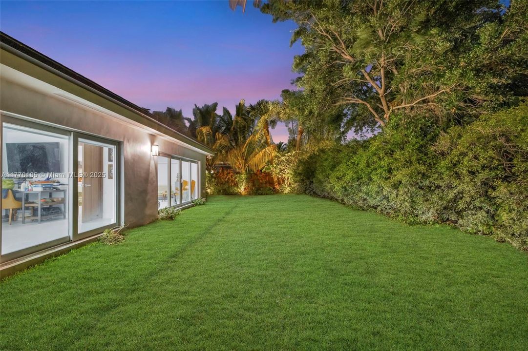 Recently Sold: $899,999 (3 beds, 2 baths, 1578 Square Feet)