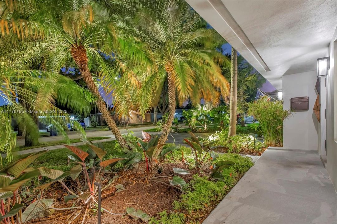 Recently Sold: $899,999 (3 beds, 2 baths, 1578 Square Feet)