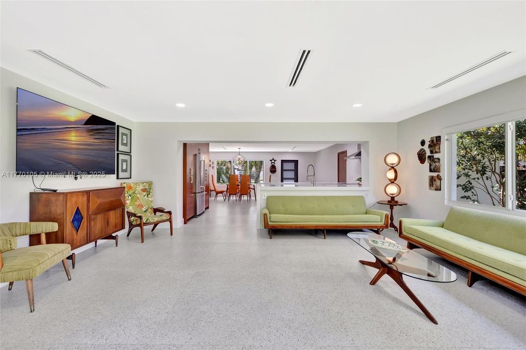 Recently Sold: $899,999 (3 beds, 2 baths, 1578 Square Feet)