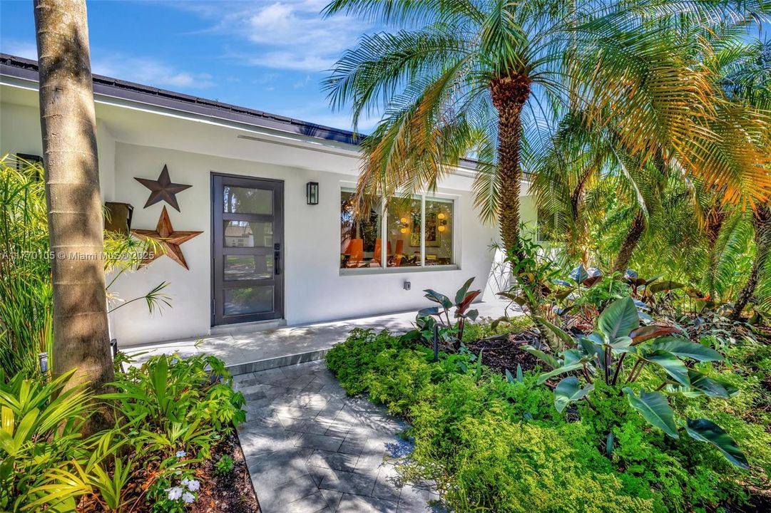 Recently Sold: $899,999 (3 beds, 2 baths, 1578 Square Feet)