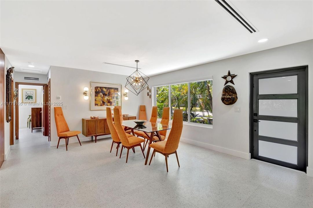 Recently Sold: $899,999 (3 beds, 2 baths, 1578 Square Feet)