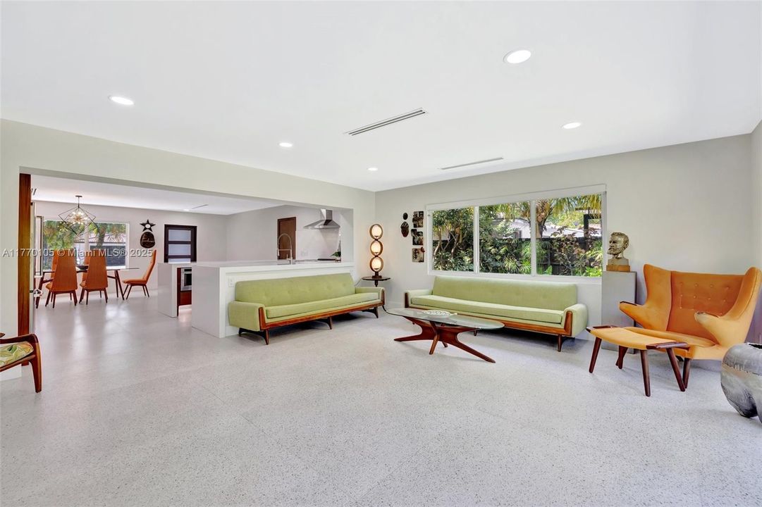 Recently Sold: $899,999 (3 beds, 2 baths, 1578 Square Feet)