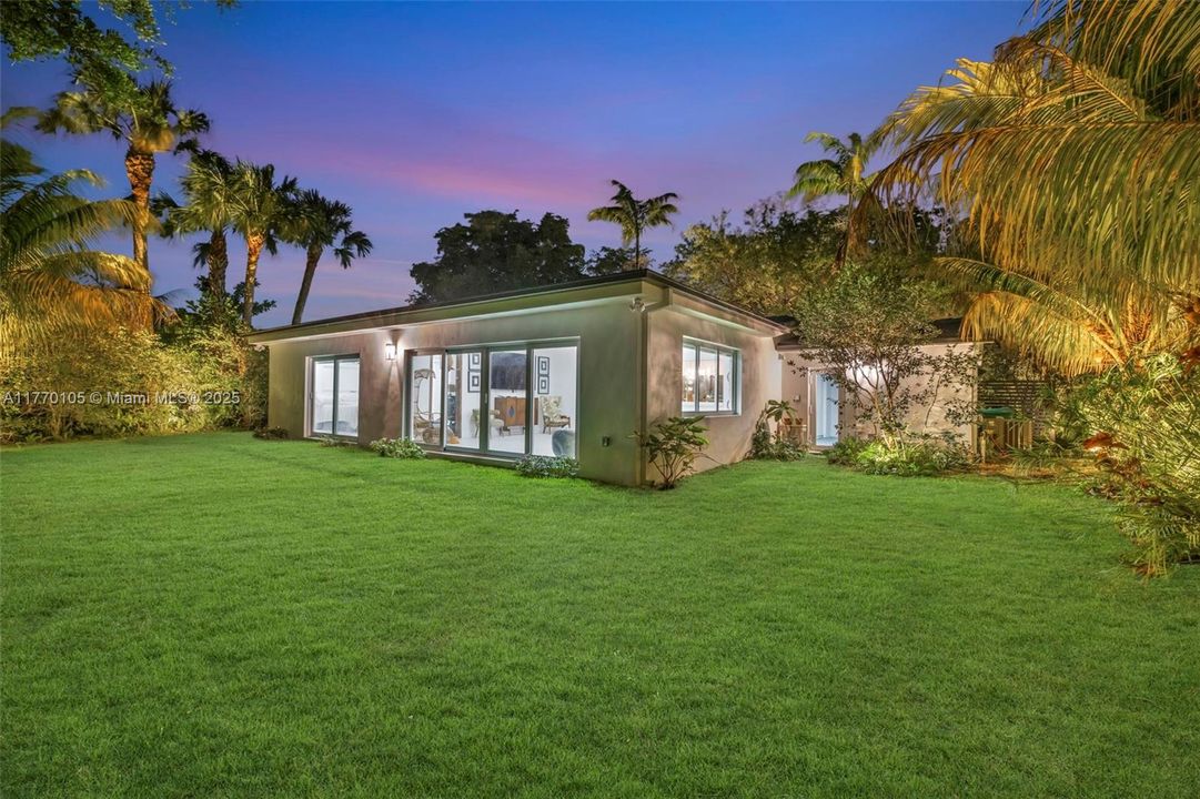 Recently Sold: $899,999 (3 beds, 2 baths, 1578 Square Feet)