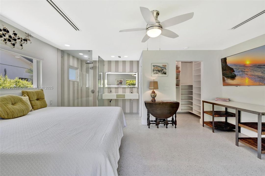 Recently Sold: $899,999 (3 beds, 2 baths, 1578 Square Feet)