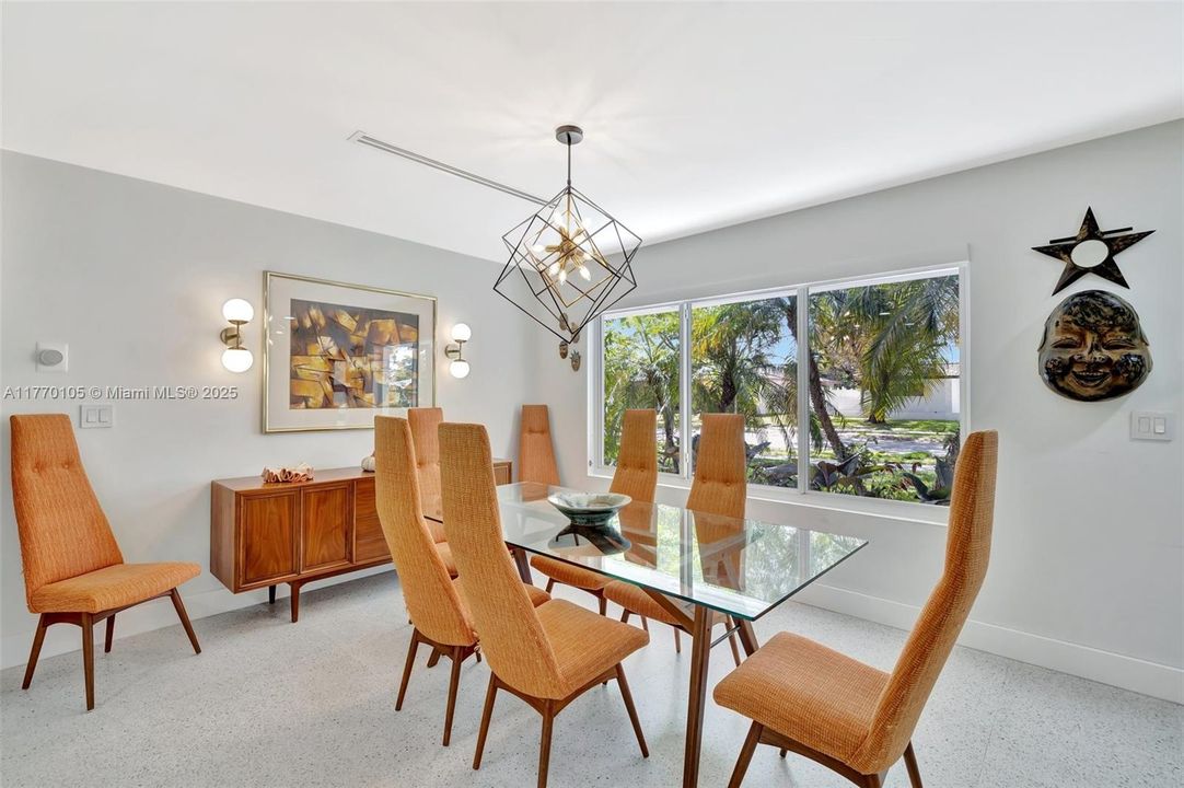 Recently Sold: $899,999 (3 beds, 2 baths, 1578 Square Feet)