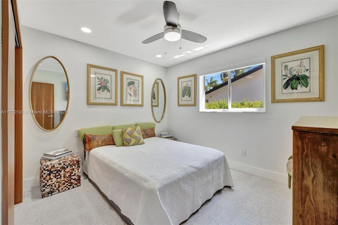 Recently Sold: $899,999 (3 beds, 2 baths, 1578 Square Feet)