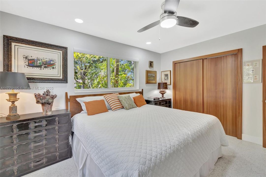 Recently Sold: $899,999 (3 beds, 2 baths, 1578 Square Feet)