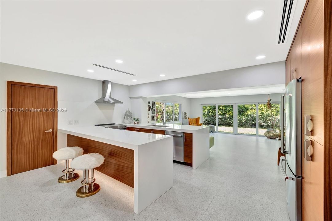 Recently Sold: $899,999 (3 beds, 2 baths, 1578 Square Feet)