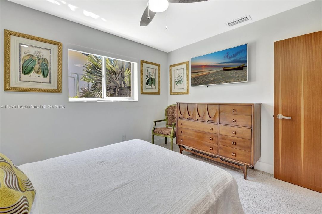 Recently Sold: $899,999 (3 beds, 2 baths, 1578 Square Feet)