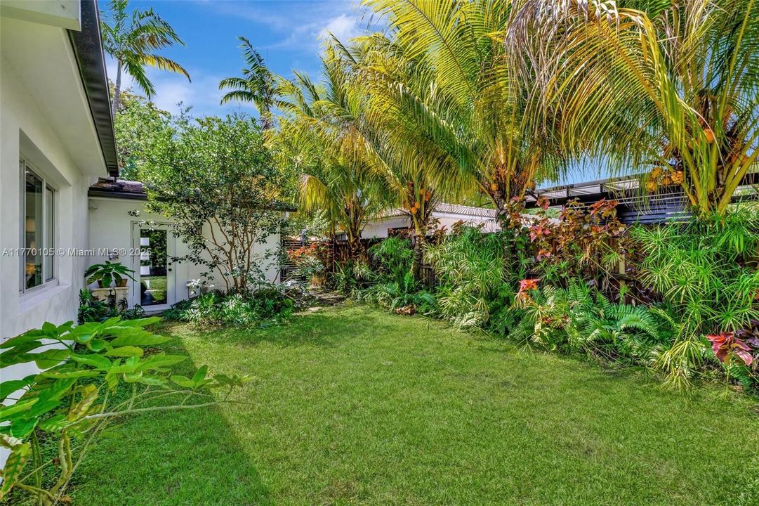 Recently Sold: $899,999 (3 beds, 2 baths, 1578 Square Feet)