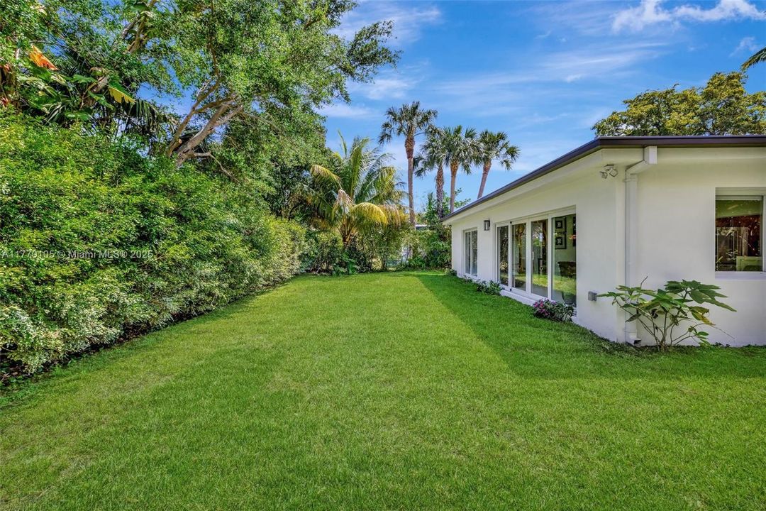 Recently Sold: $899,999 (3 beds, 2 baths, 1578 Square Feet)