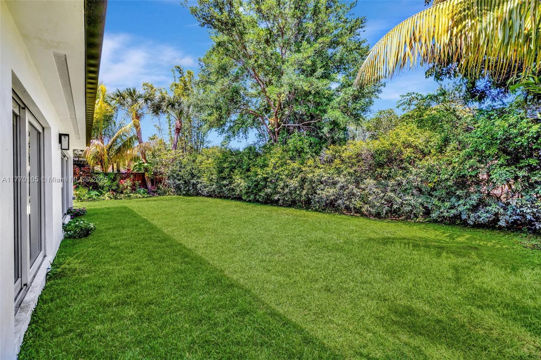 Recently Sold: $899,999 (3 beds, 2 baths, 1578 Square Feet)